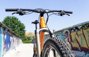 Mountainbike orange Lenker